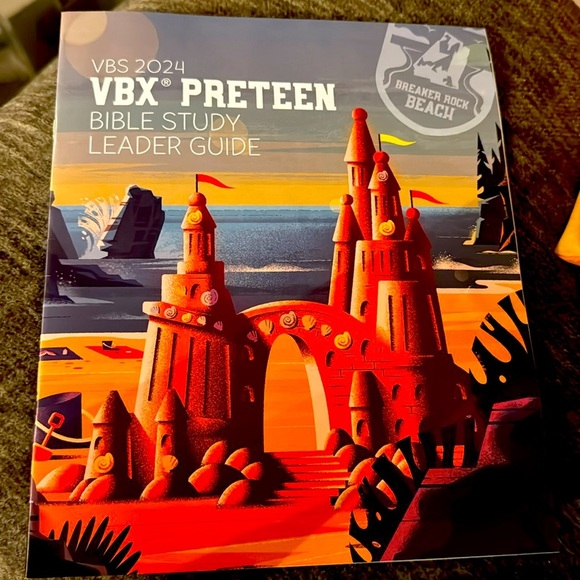 Breaker Rock Beach: VBX Preteen Bible Study Leader Pack - Picture 1 of 2